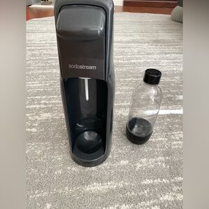 Soda Stream Soda Maker Machine Black Model A200 Carbonated and Bottle